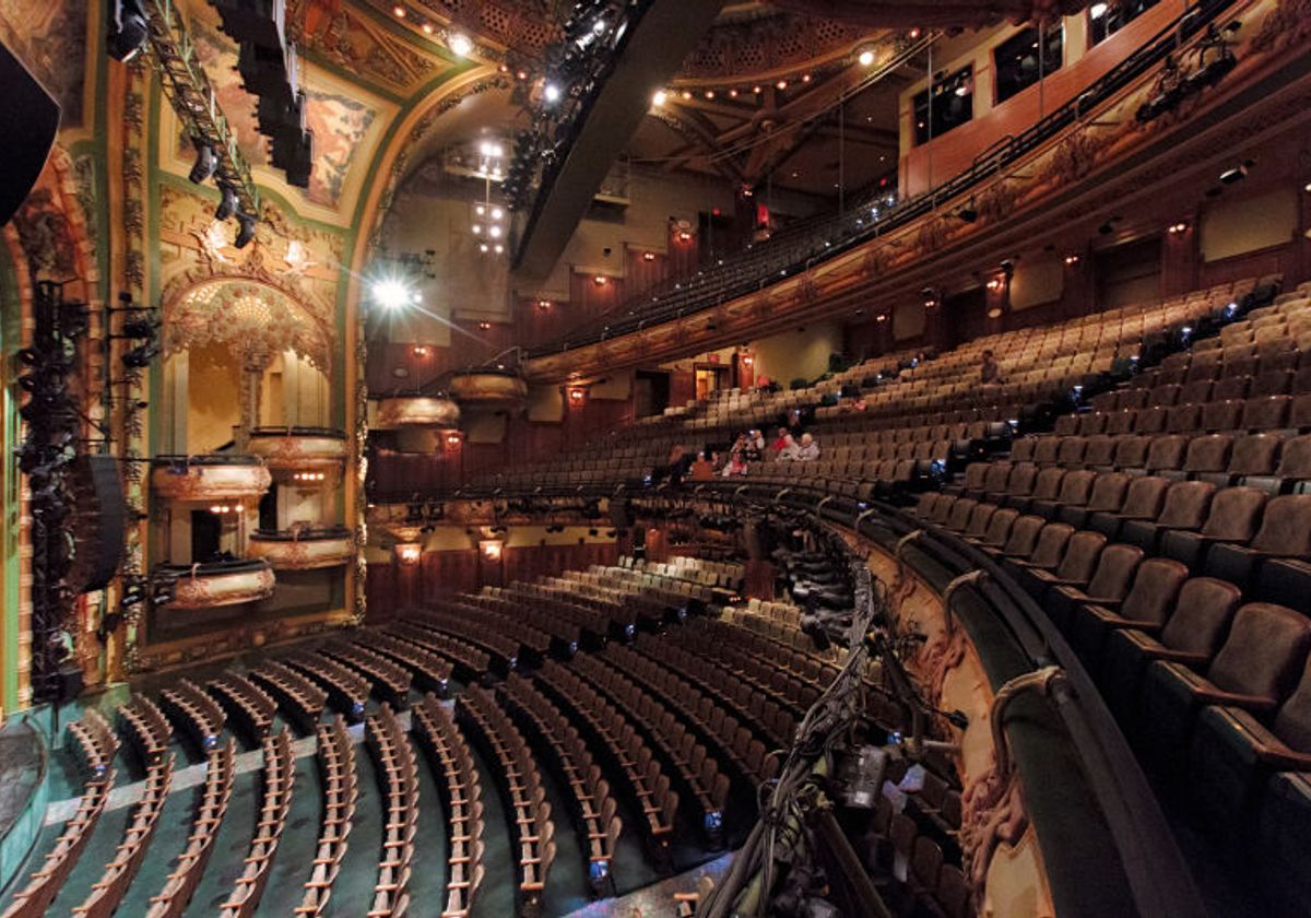 ニューヨークディズニー・オン・ブロードウェイ・ツアー - ニュー・アムステルダム・シアターでの魔法の裏側 - City Experiences™ -  Exclusive Disney on Broadway Tour - Behind the Magic at the New Amsterdam  Theatre