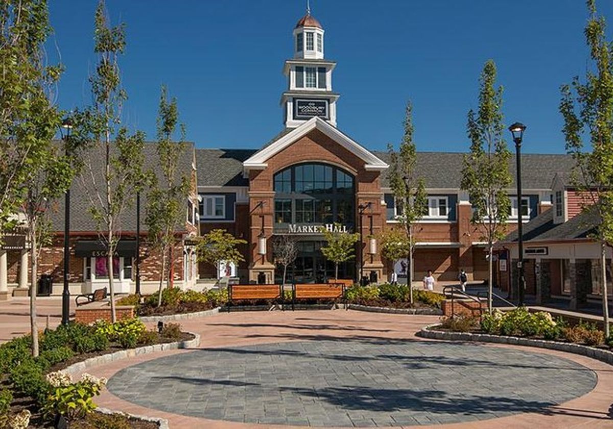 Woodbury Common Premium Outlets shopping from Manhattan