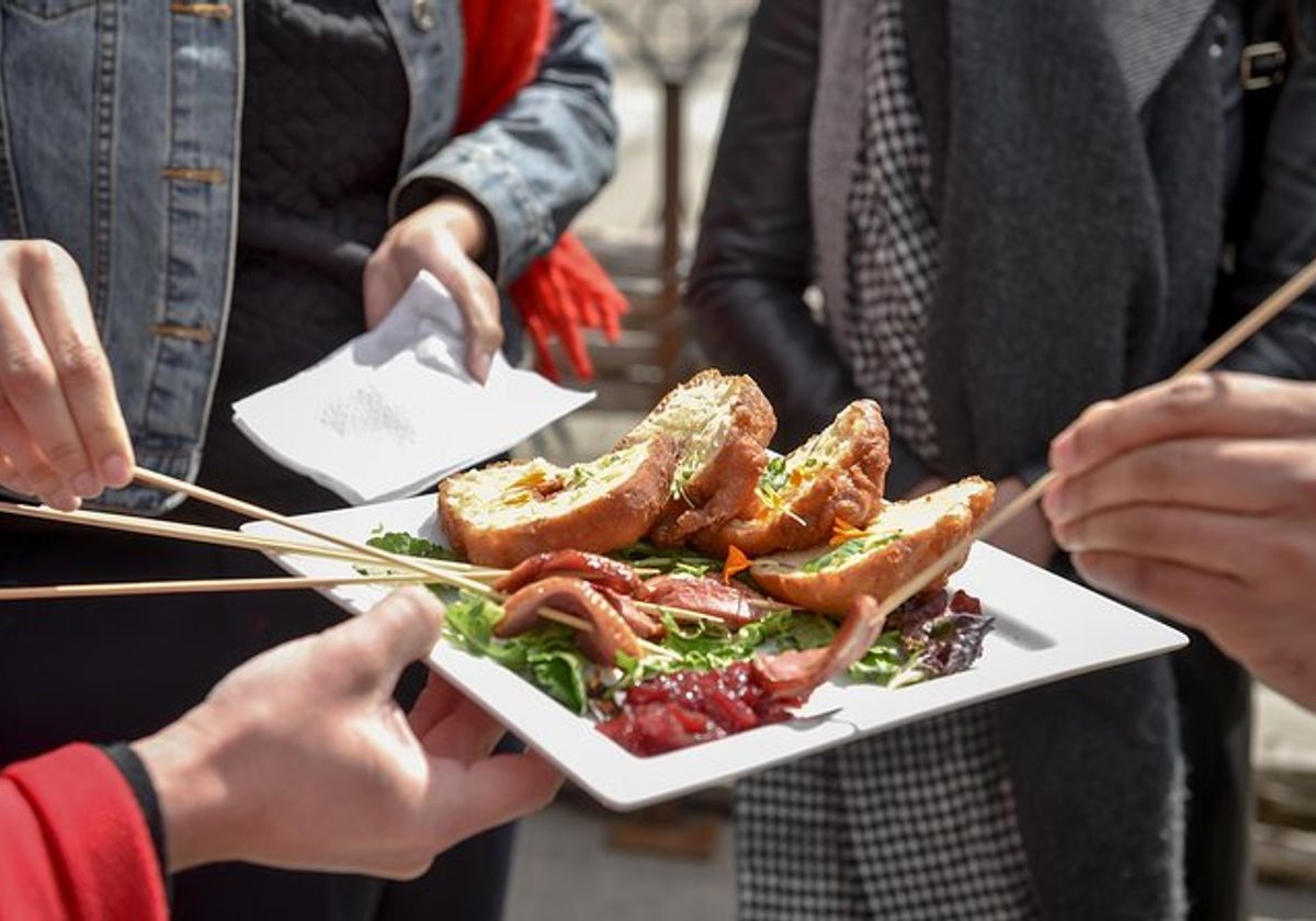 Toronto: Kensington Market Neighborhood International Food Tour