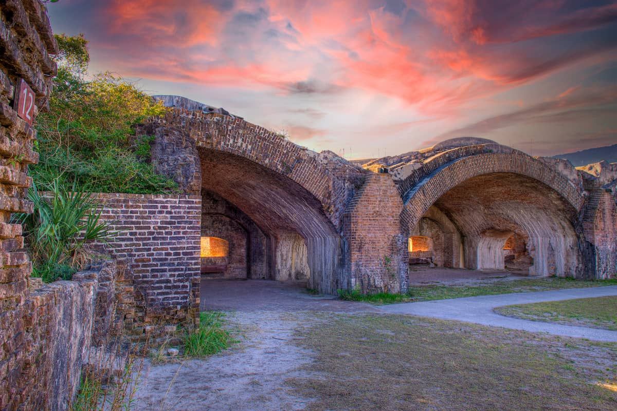 are dogs allowed at fort pickens